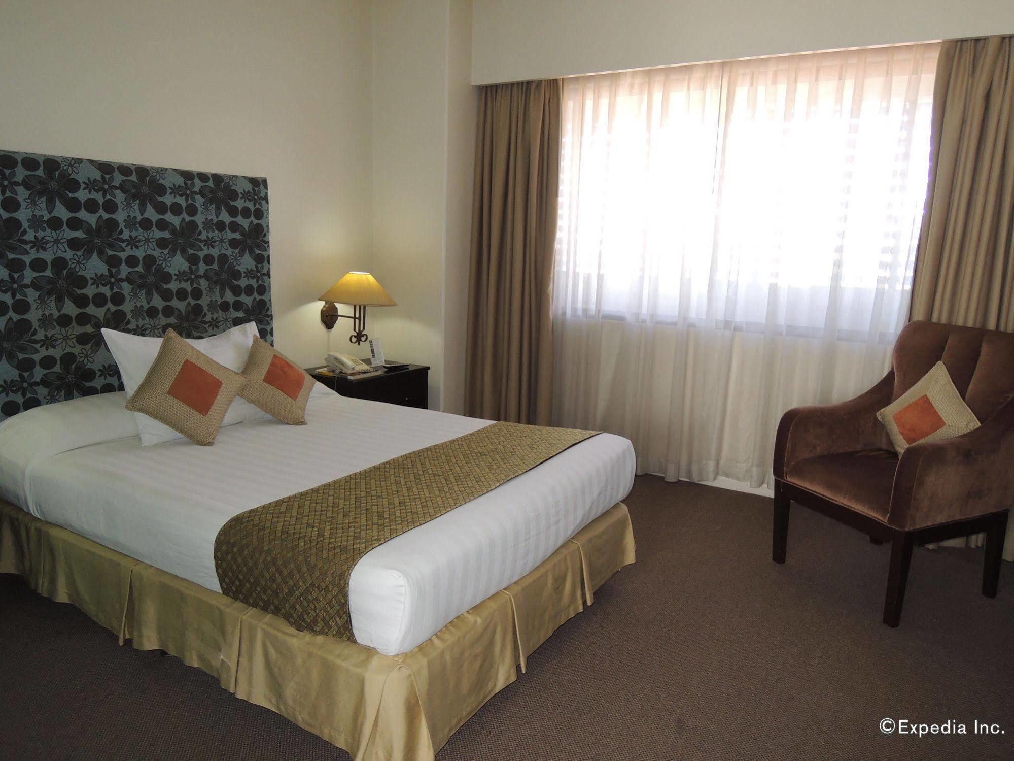 The Bellavista Hotel Lapu-Lapu City Exterior foto